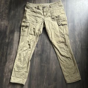 Gap boyfriend fit cargo pants